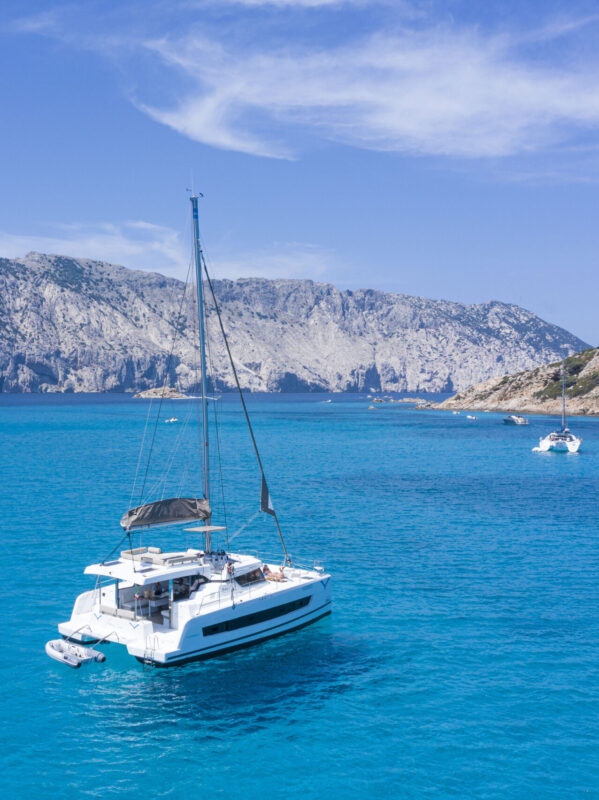 catamarán con patrón alquiler vigo