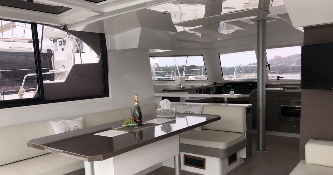 catamarán con patrón rías baixas